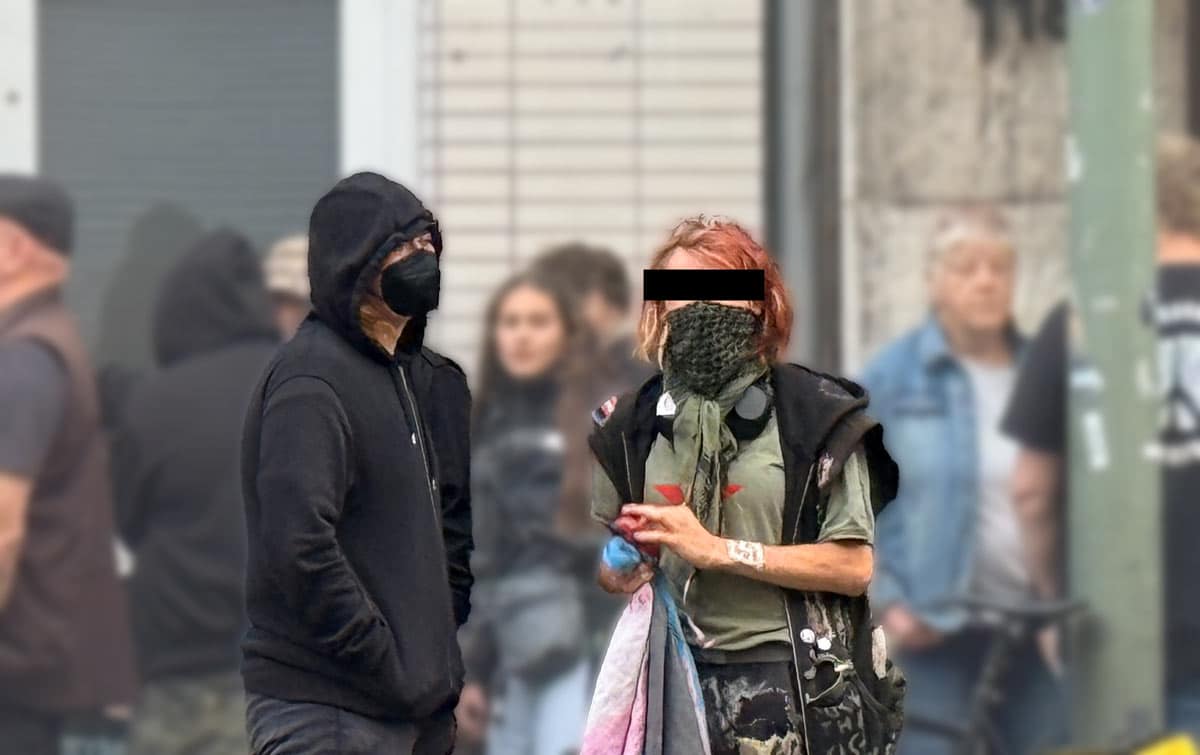 "Gesicht zeigen" für die eigene Meinung war früher – bei Demos gegen die AfD in Osnabrück vermummen sich die Teilnehmer zunehmend und die Polizei greift nicht ein / Foto: Privat