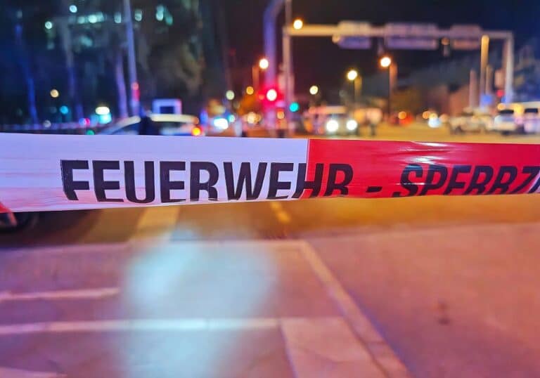 Feuerwehr-Absperrband (Archiv)