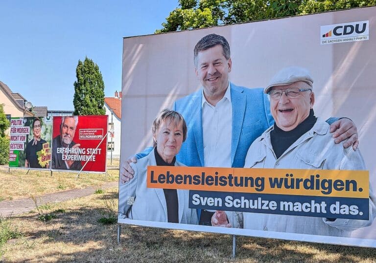 Wahlplakate vor