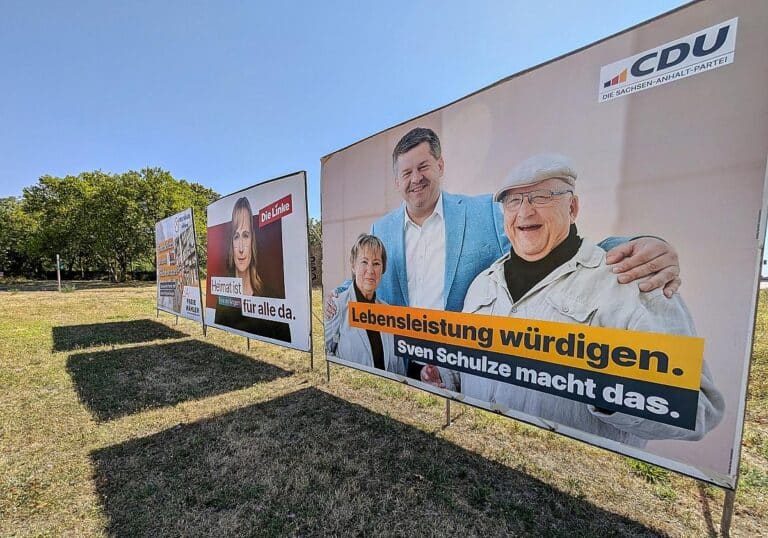 Wahlplakate vor