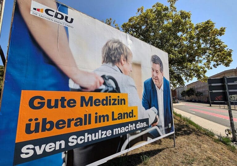 Wahlplakate vor