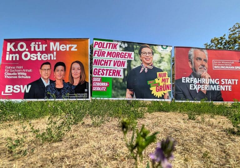 Wahlplakate vor