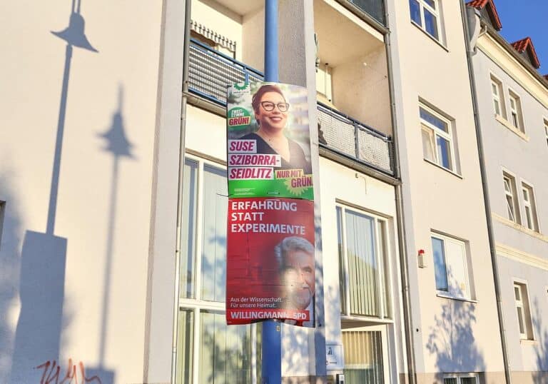 Wahlplakate vor