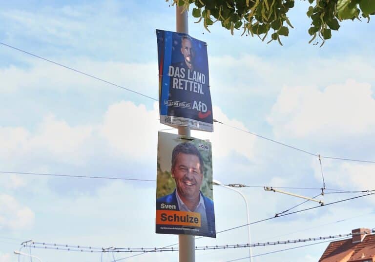 Wahlplakate vor