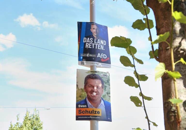 Wahlplakate vor