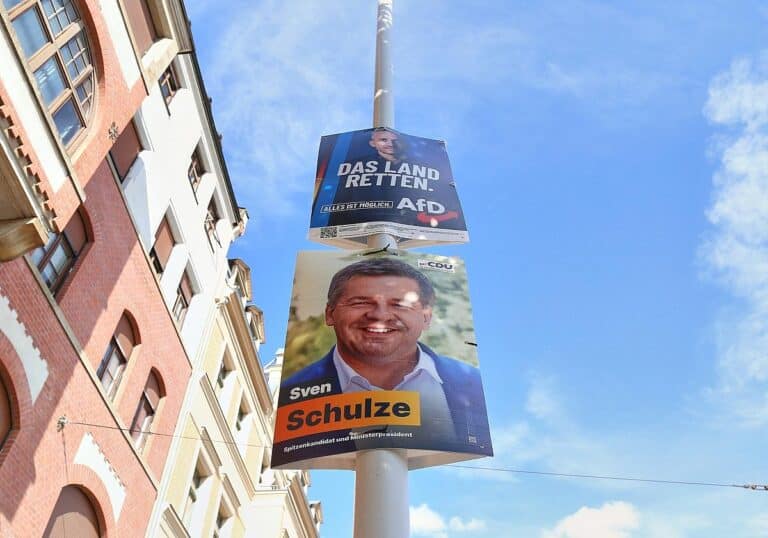 Wahlplakate vor