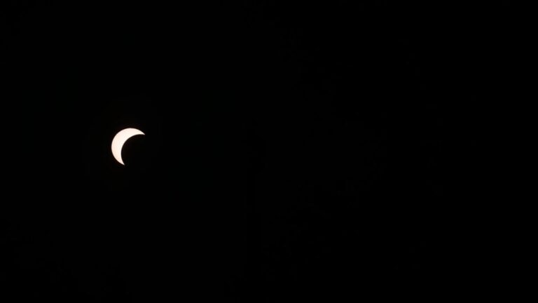 Partielle Sonnenfinsternis über Deutschland beobachtet