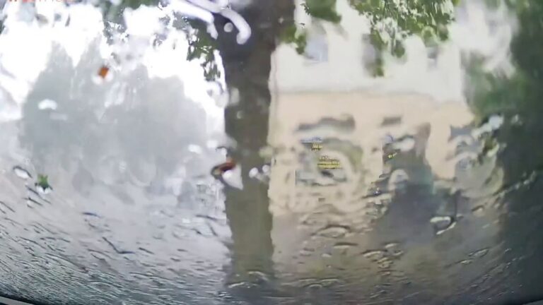 Regenschirme raus: Woche startet mit Gewittern und Schauern