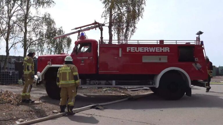 Großbrand in Duisburger Recyclinghof unter Kontrolle
