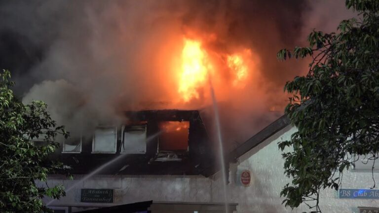Großeinsatz nach Brand in Swingerclub im Westerwaldkreis