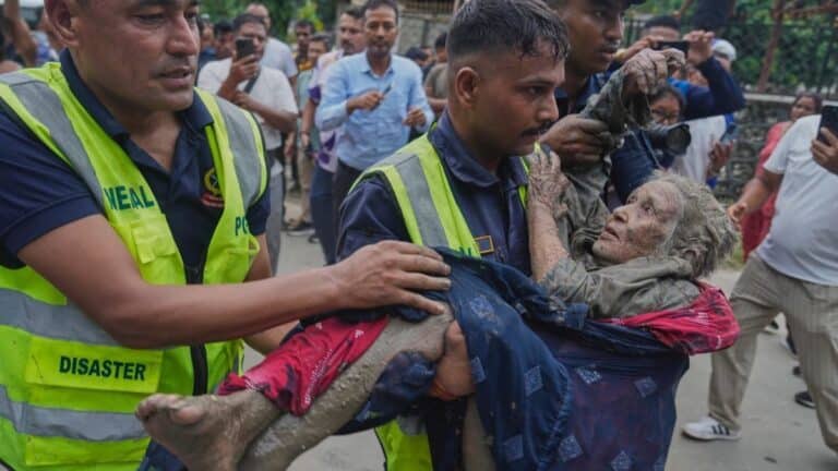 Sturzflut in Nepal: Mindestens 95 Tote, Hunderte vermisst