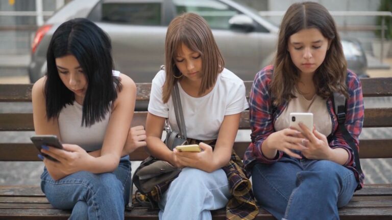 Jugendliche fordern Altersgrenzen für Social Media