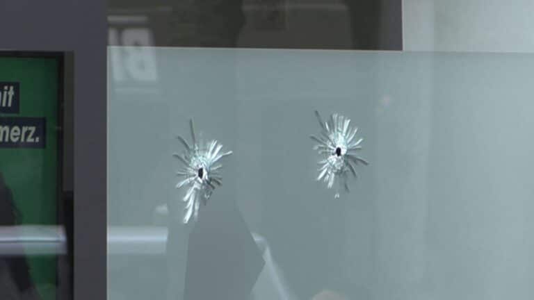 Schüsse auf Café in Köln: Polizei fahndet nach Täter