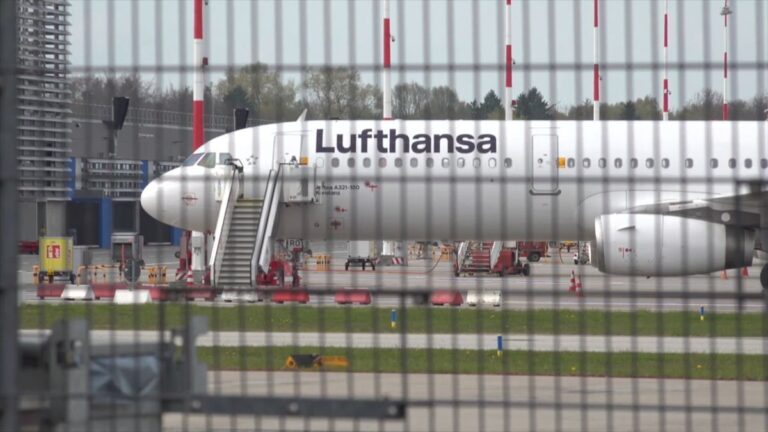 Lufthansa-Gewinn bricht um 56 Prozent ein
