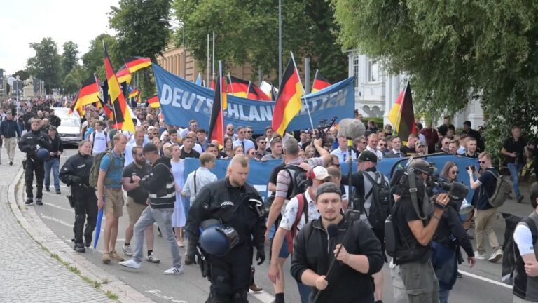 AfD-Jugend und Gegenproteste in Schwerin: Sperren und Umleitungen