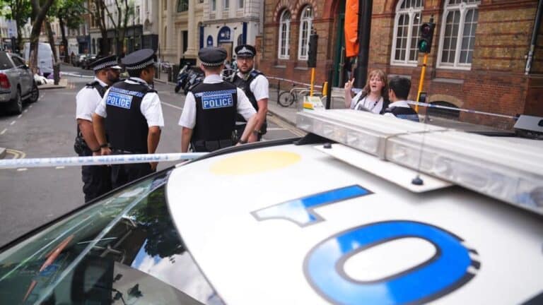 Vier Männer in London niedergestochen – Frau festgenommen