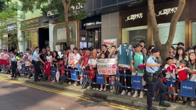 FC Bayern in Hongkong: Fans feiern Mannschaft, Dreesen fehlt