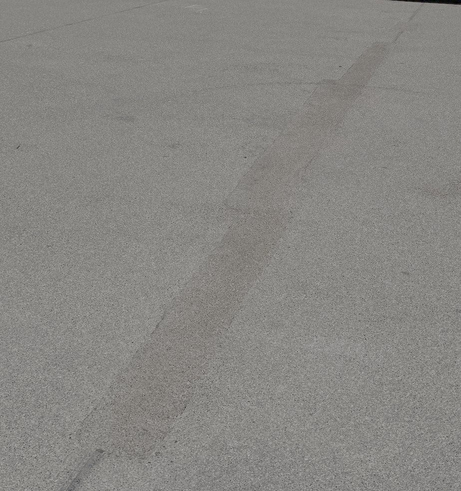 Ein Flicken reiht sich an den nächste Flicken auf dem Ledenhof