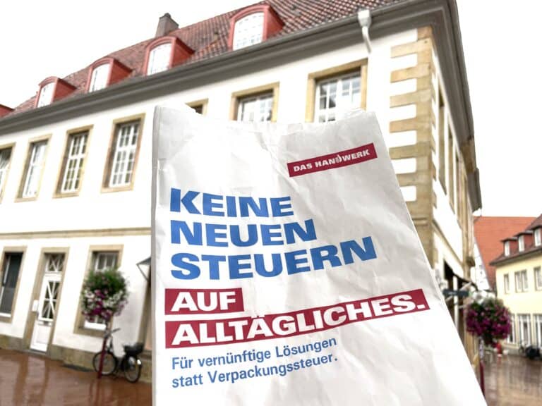 Mit neuen Brötchentüten soll gegen die beschlossene Verpackungssteuer protestiert werden. / Foto: Dominik Lapp in Osnabrück (Gesamtstadt)