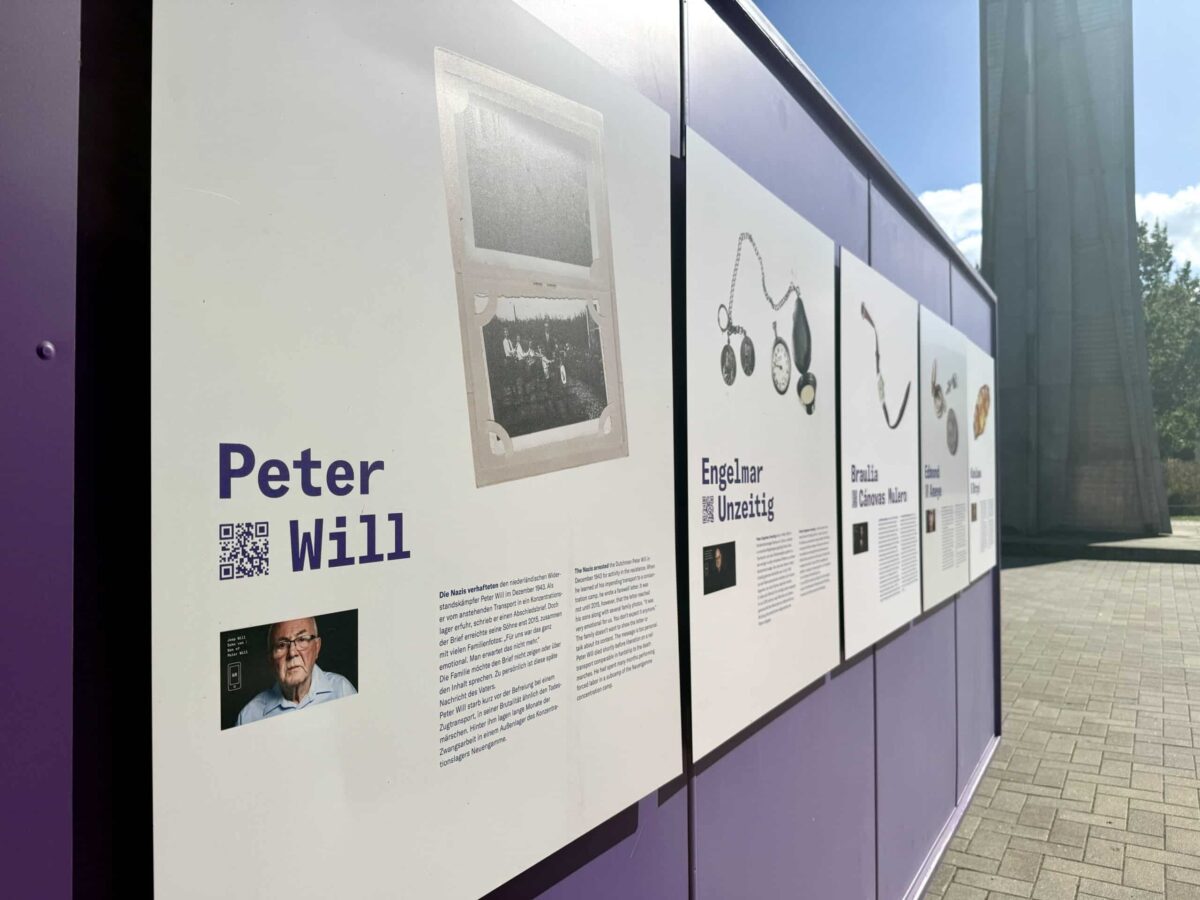 Über einen QR-Code in der Ausstellung #StolenMemory können Besucherinnen und Besucher mehr über die Schicksale erfahren