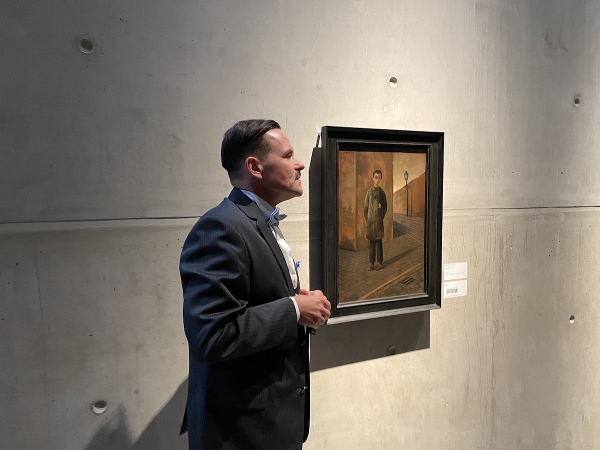 Ohne Hut ist Marco Mehring der Kunstvermittler. / Foto: Dominik Lapp