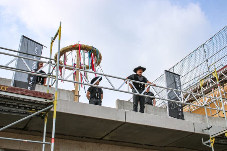 r Richtkranz steht: Ende August konnte für den Neubau der Michaelisschule Richtfest gefeiert werden. in Georgsmarienhütte