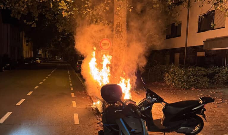 Dixi Klo in Flammen in Sonnenhügel