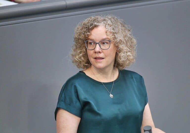 Julia Verlinden