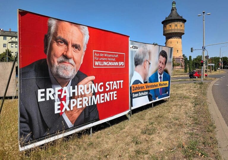 Wahlplakate vor
