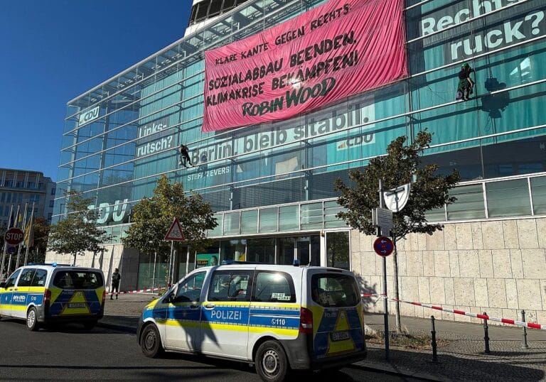Umweltaktivisten besetzen