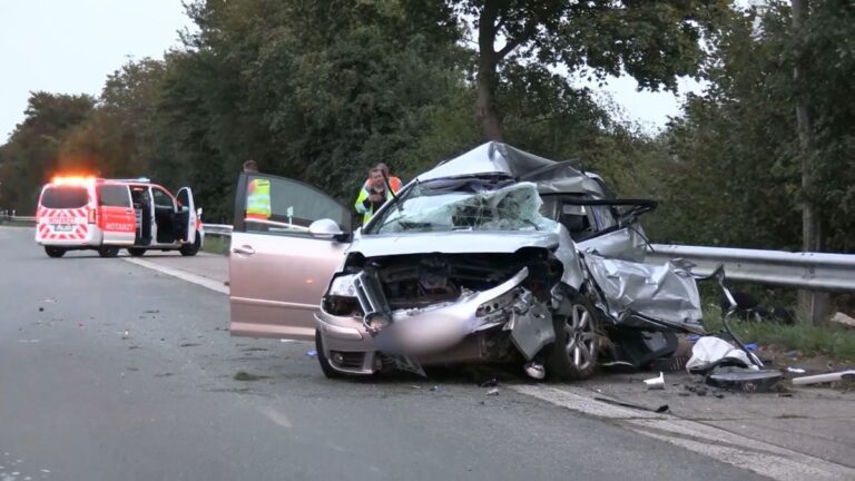 Tödlicher Unfall auf A3 bei Emmerich: Ein Toter, zwei Schwerverletzte