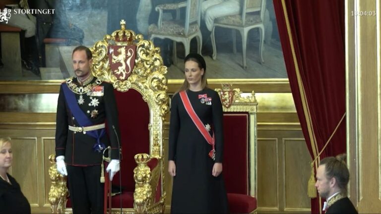 Haakon VIII. legt Eid auf Norwegens Verfassung ab