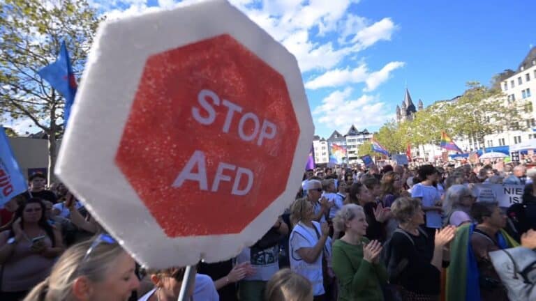 Große Demo in Köln gegen Rechtsextremismus nach AfD-Sieg