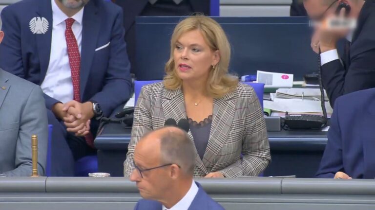 Scharfe Debatte im Bundestag: Klöckner droht AfD mit Rauswurf