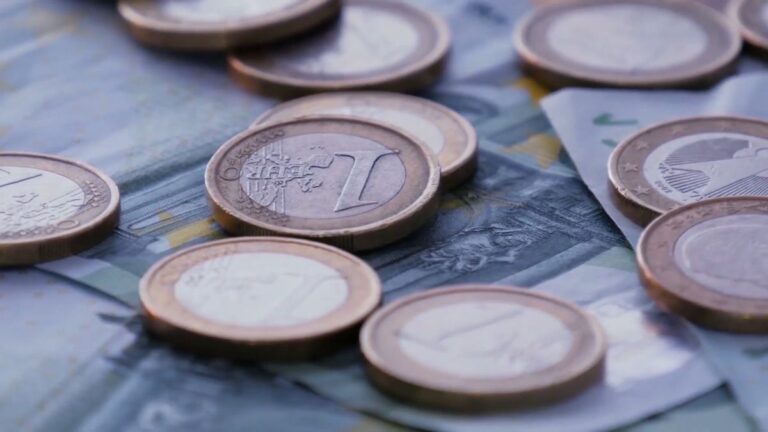 Tagesgeld: Vier Banken zahlen vier Prozent Zinsen