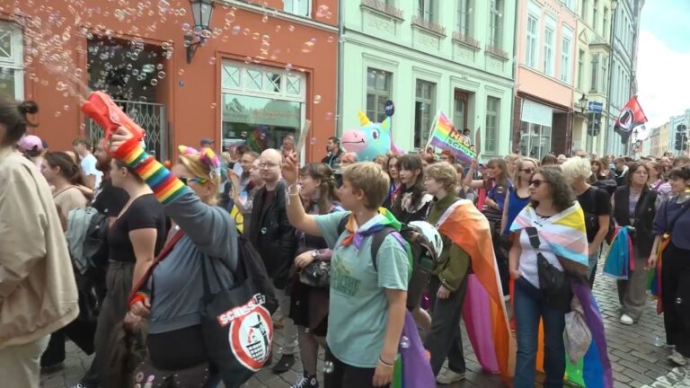 CSD in Halle: Tausende zeigen Solidarität nach AfD-Wahl