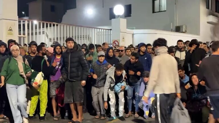 Chaos in Ceuta: Migranten stürmen neues Aufnahmezentrum