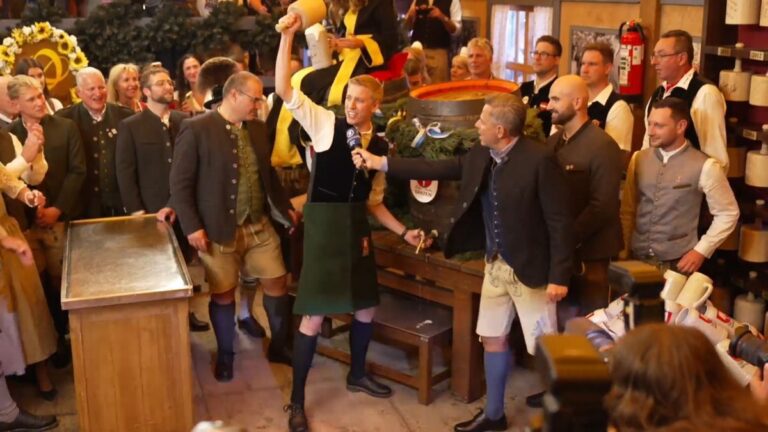 Oktoberfest 2026 mit zwei Schlägen eröffnet