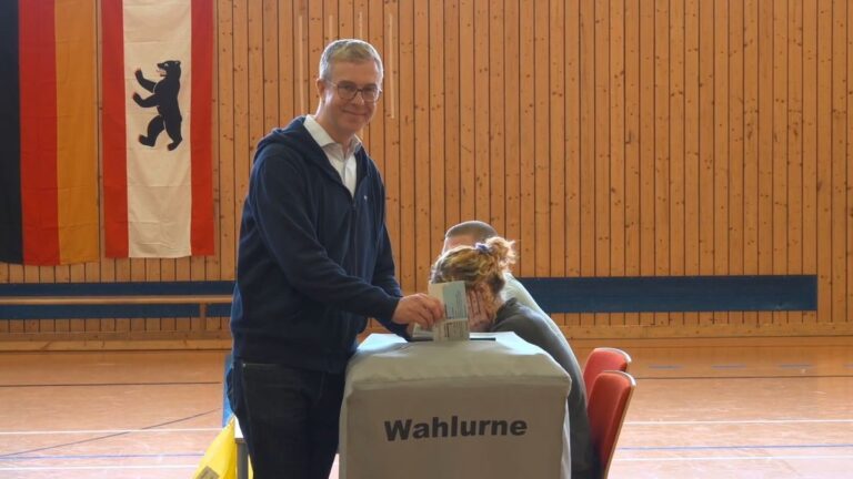 Wahl in Berlin: Evers gibt entspannt seine Stimme ab