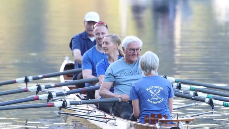 Steinmeier rudert auf der Ruhr in Hattingen