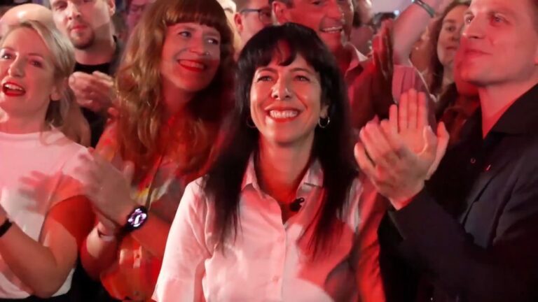 Berliner Linke stimmt über Sondierungen mit Grünen und SPD ab