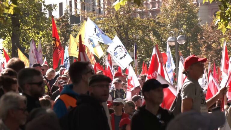 Zehntausende demonstrieren bundesweit gegen Sozialabbau