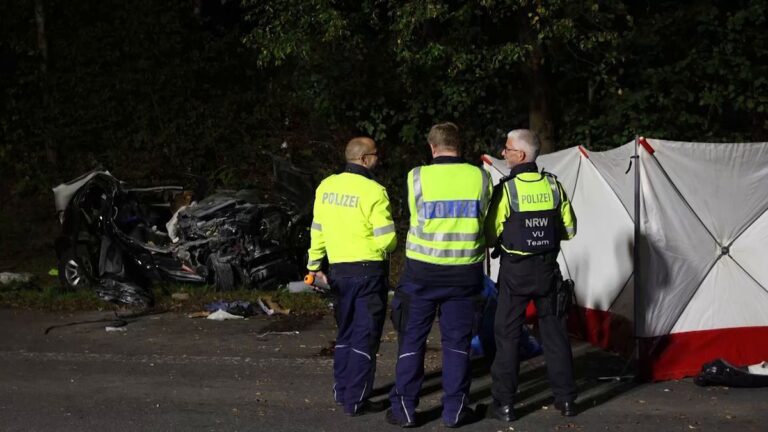 Zwei Tote nach schwerem Unfall in Wuppertal