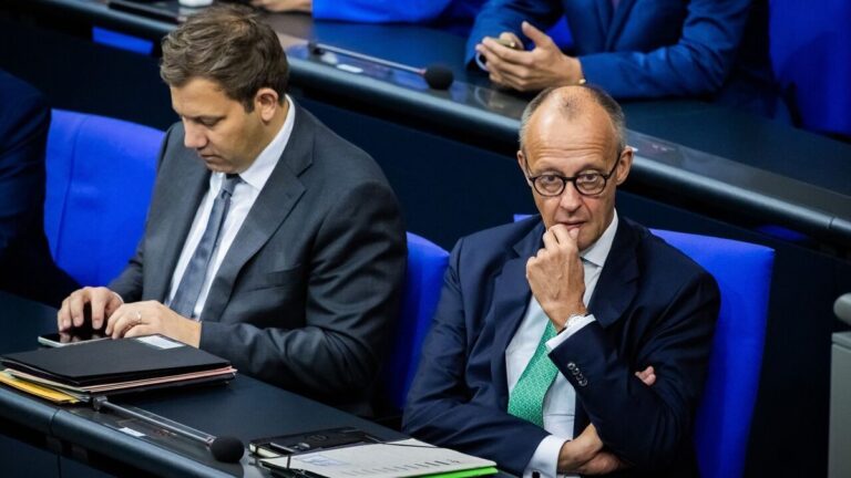 Streit um Pflegereform: Union und SPD uneins