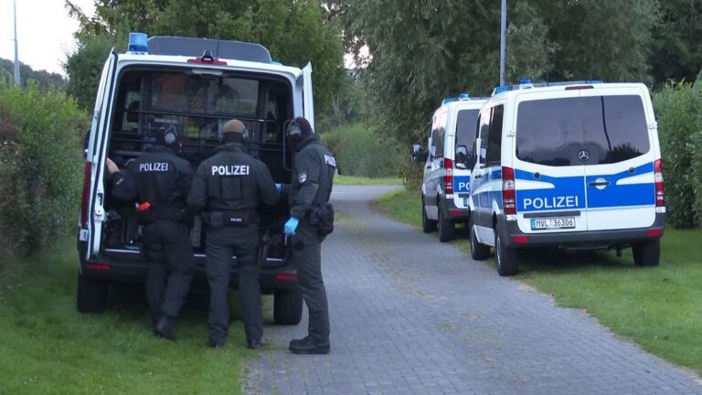 Großrazzia gegen mutmaßliche Rechtsextreme in MV