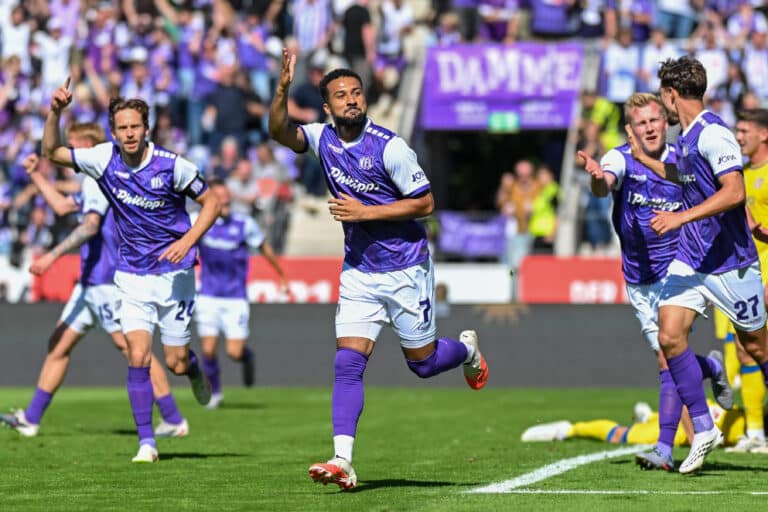 Torschütze Daniel Kyereh (VfL Osnabrück) jubelt nach seinem Tor zum 1:0.