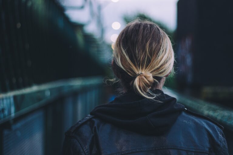 Eine alleinerziehende Mutter geht ihren Weg (Symbolbild). / Foto: Pexels, Pixabay in Landkreis Osnabrück (Region)