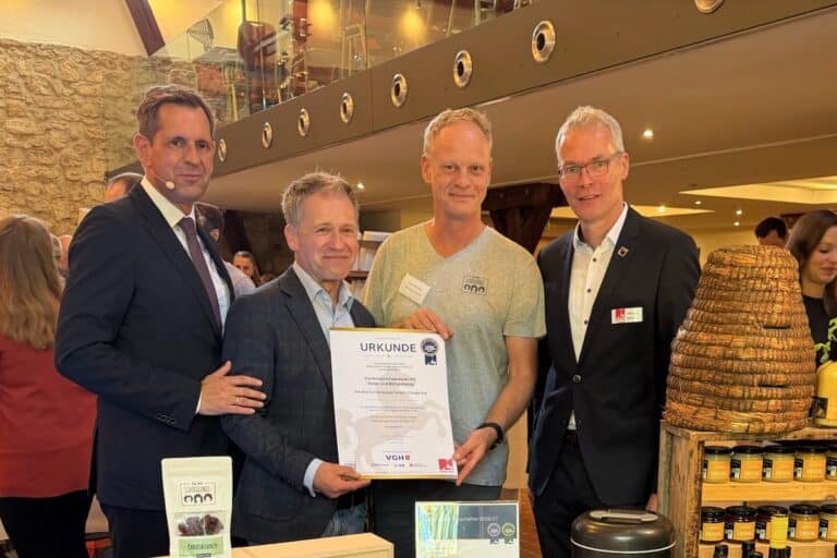 Ministerpräsident Olaf Lies und die "drei Schokojungs" in Osnabrück (Gesamtstadt)