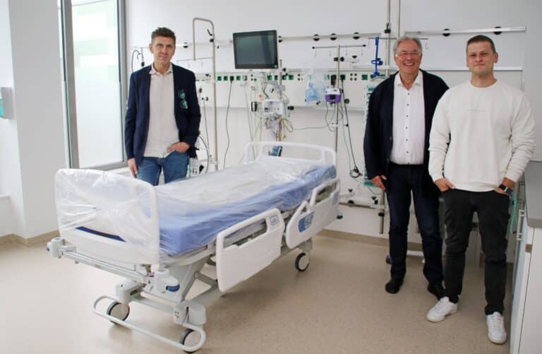 Steuern das Ausbauprojekt: Alexander Lenz (Leiter Baumanagement, rechts) Prof. Dr. Dieter Lüttje (Medizinische Infrastruktur, Mitte) sowie und Ingo Mette (Prokurist und Abteilungsleiter Services und Technologien, links). in Westerberg