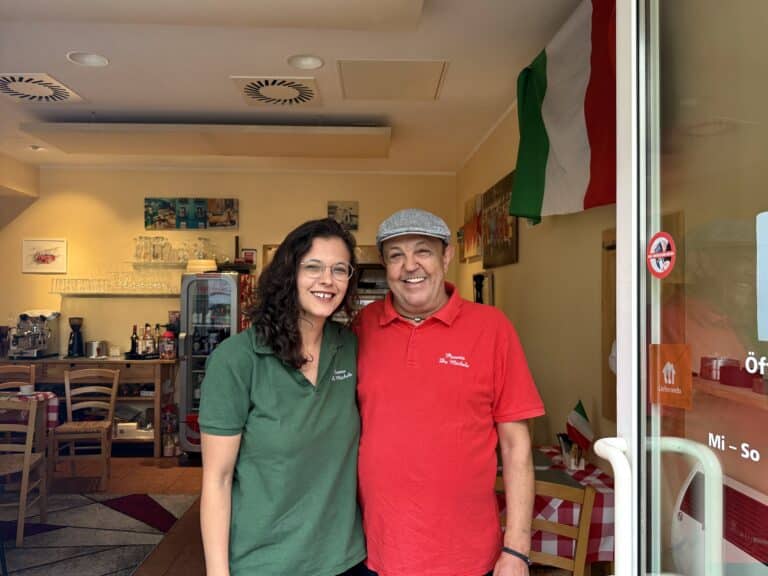 Michele Catapano gibt seine Pizzeria da Michele in der Osnabrücker Hasestraße zum neuen Jahr in die Hände von Tochter Nicole. / Foto: Hannah Meiners in Altstadt
